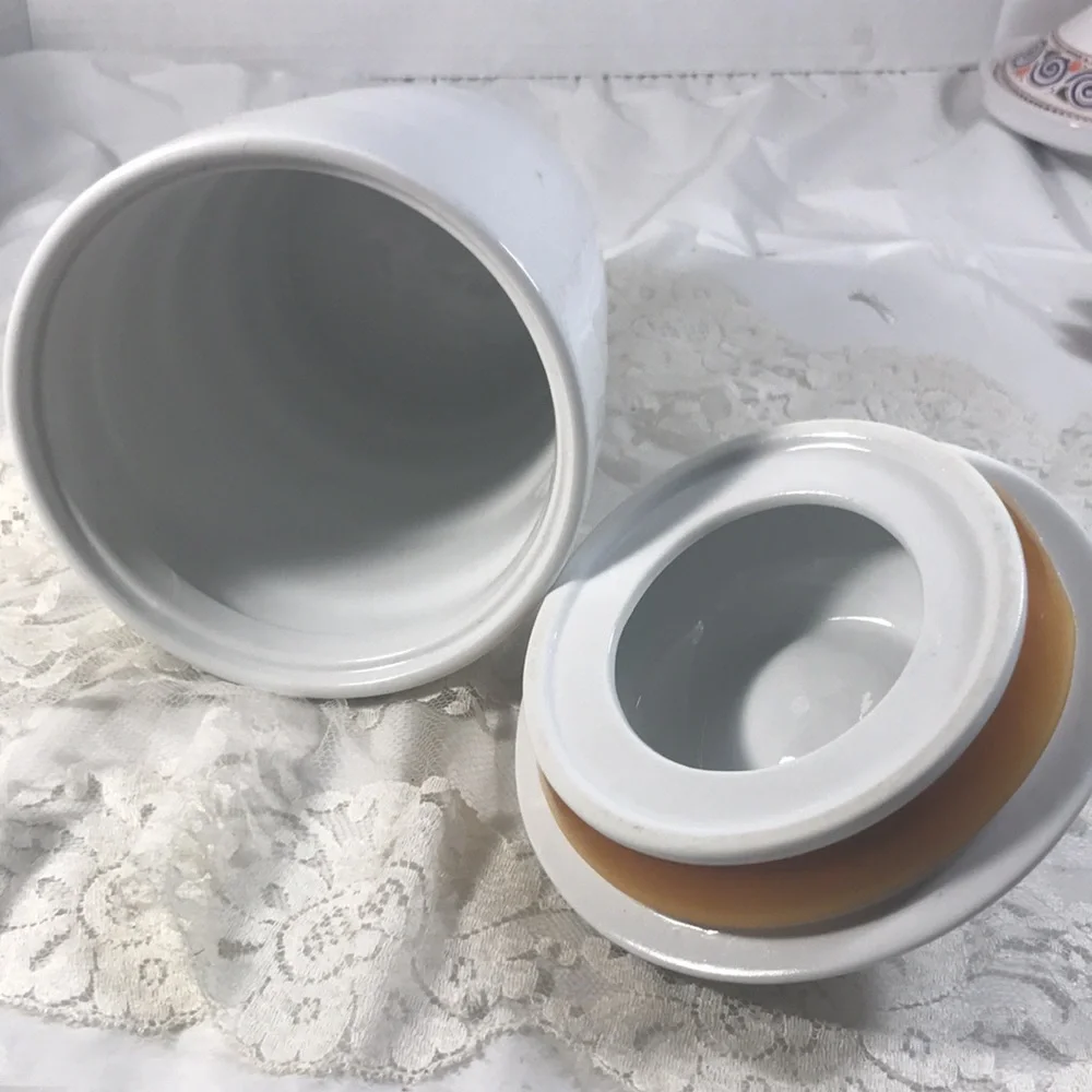 Frank Lloyd Wright 2003 White Ceramic Guggenheim Ribbed Lidded Jar Canister